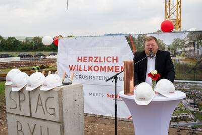 Der Zweite Bürgermeister der Gemeinde Heßdorf, Axel Gotthardt, wandte sich mit einer Rede an die Anwesenden.