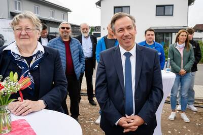 Unter den geladenen Ehrengästen zur Grundsteinlegung waren neben dem Landrat unseres Landkreises Erlangen-Höchstadt, Alexander Tritthart...