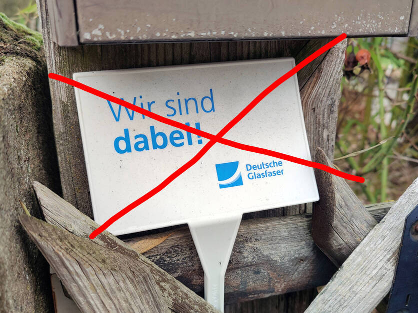 Deutsche Glasfaser Heßdorf Schild "Wir sind dabei"