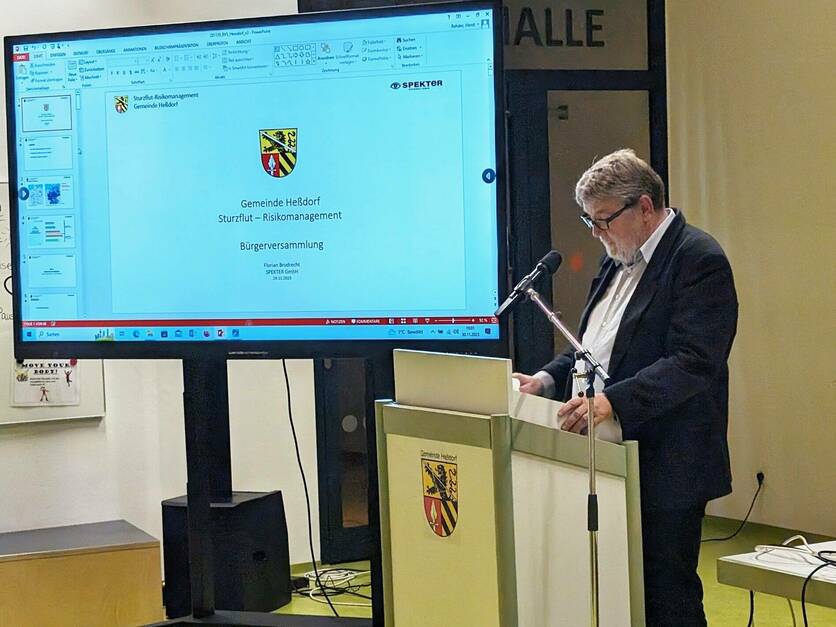Bürgerversammlung 2023 in Heßdorf - Eröffnung durch Bürgermeister Rehder