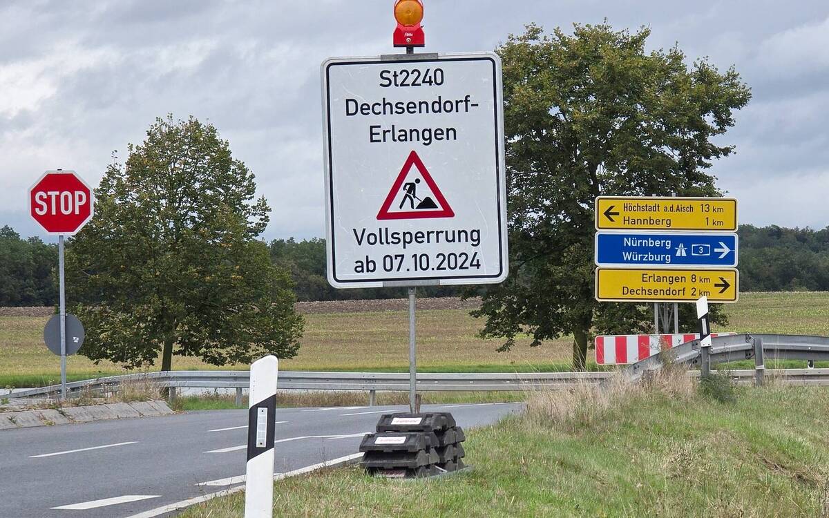 Vollsperrung der St 2244 zwischen Dechsendorf und Heusteg ab 07.10.24 - Schild