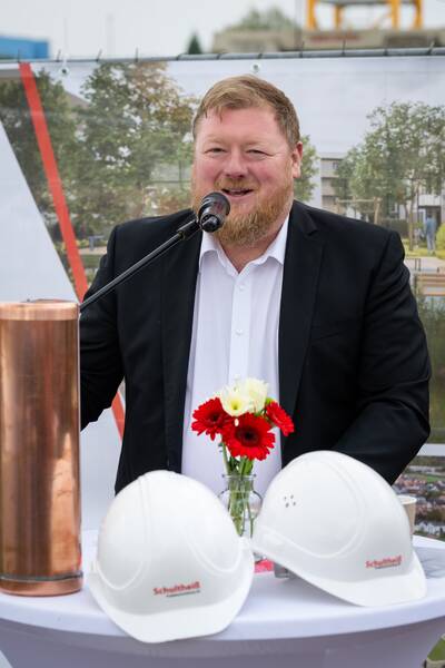 "Die Kommune leistet hier einen wichtigen Beitrag, um der Wohnungsknappheit im Speckgürtel einer Großstadt entgegenzuwirken", so Heßdorfs Zweiter Bürgermeister Axel Gotthardt in seiner Ansprache.