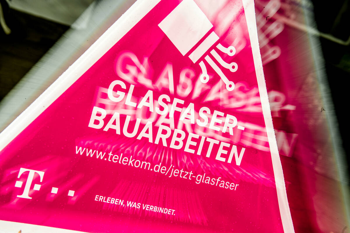 Bauschild Glasfaser-Bauarbeiten der Deutschen Telekom 