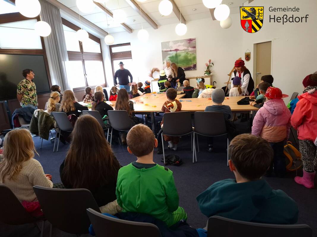 20260216 Besuch der Hortkinder am Rosenmontag_so-1067x800